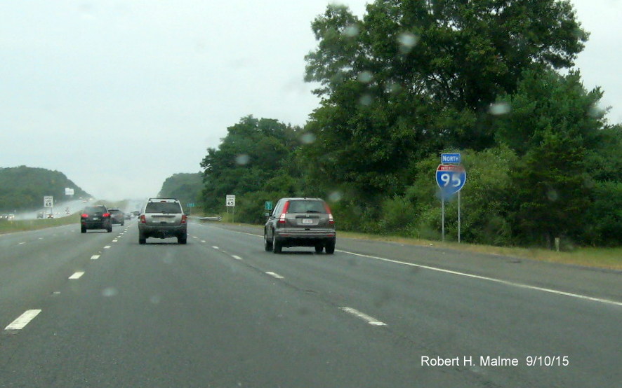 Image of new I-95 North reassurance marker beyond US 1 exit in Danvers