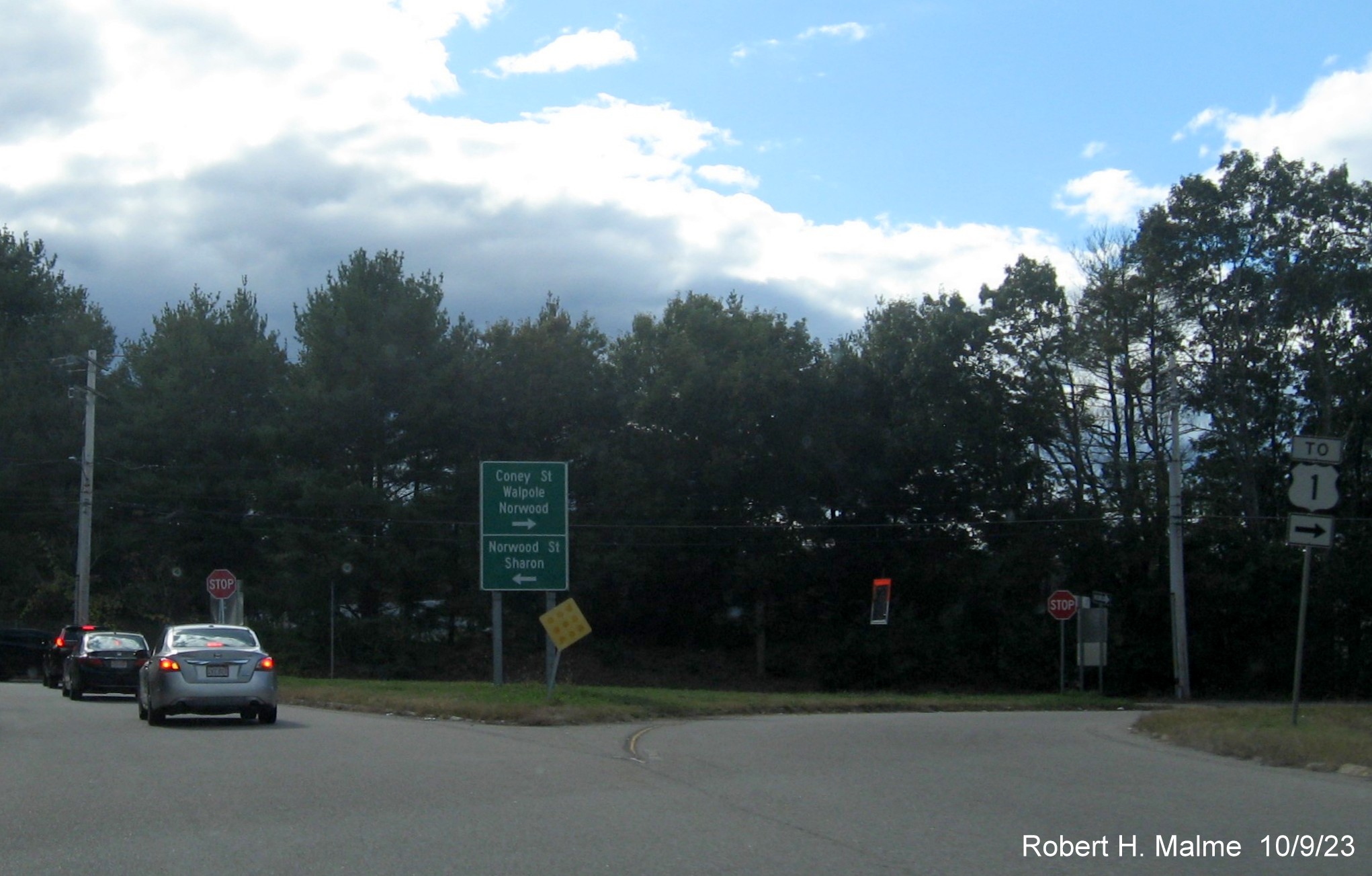 Image of new mixed case guide signs at end of ramp to Coney Street/Norwood Street exit, October 2023