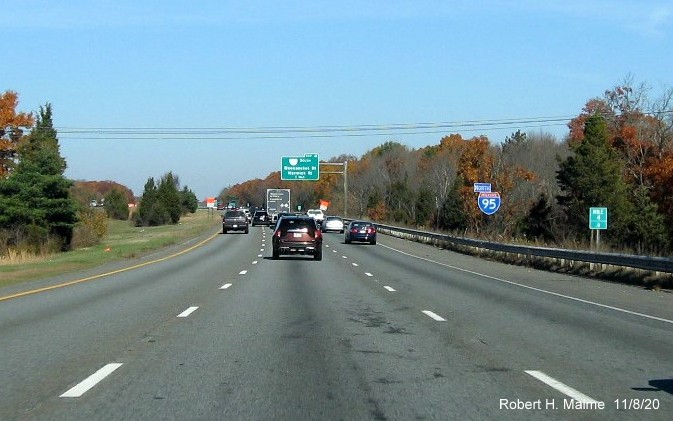 Image of new version of North I-95 reassurance marker beyond MA 123 exit in Attleboro, November 2020