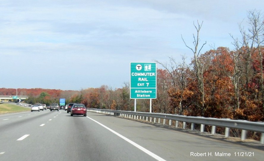 Recently placed auxiliary sign for To MA 152 exit on I-95 North in Attleboro, November 2021