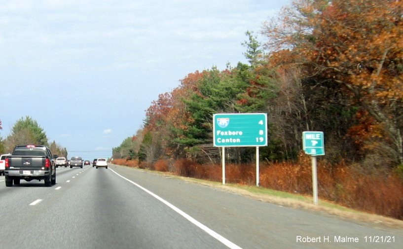 Recently placed post-interchange distance sign after MA 140 exit on I-95 North in Foxboro, November 2021
