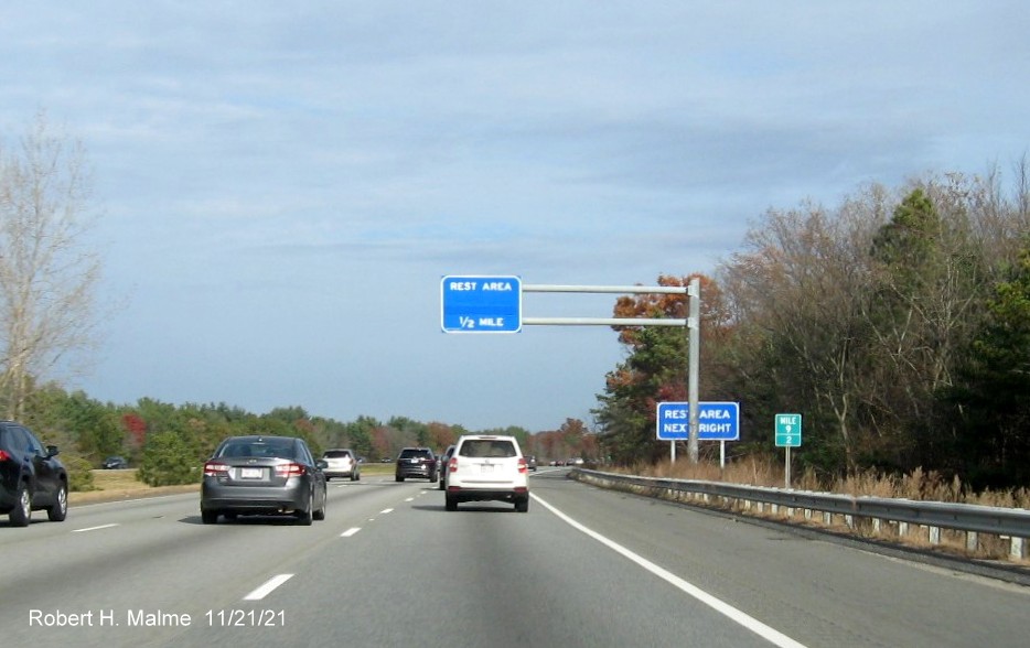 Image of recently placed ground mounted advance sign for Rest Area on I-95 North in North Attleboro, November 2021