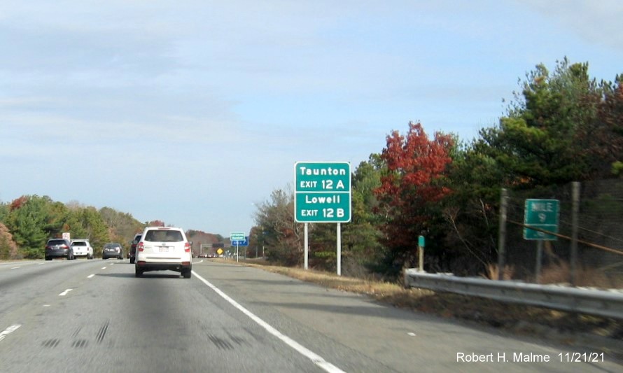 Image of recently placed auxiliary sign for I-495 exits on I-95 North in North Attleboro, November 2021