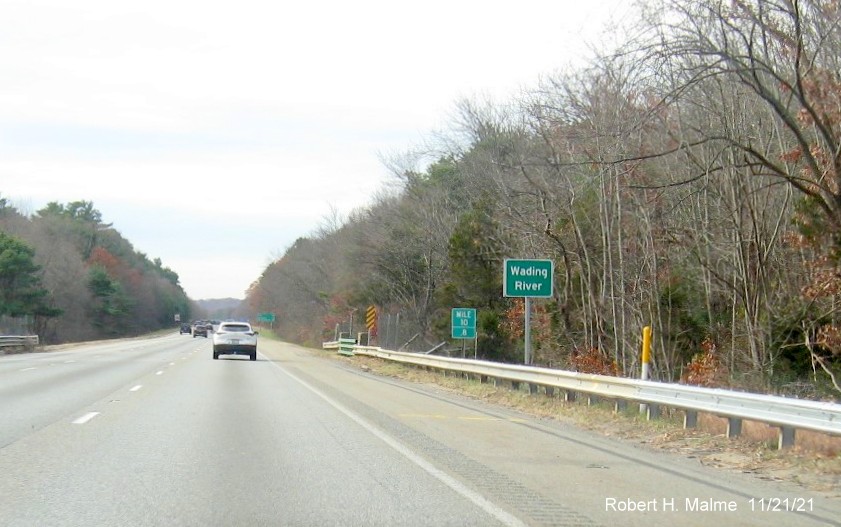 Recently placed bridge crossing sign on I-95 South in Mansfield, November 2021