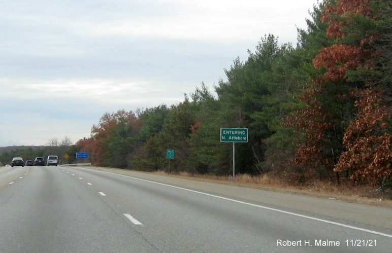 Recently placed town boundary sign for North Attleboro on I-95 South, November 2021