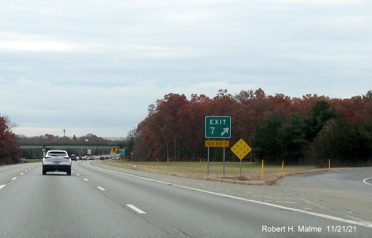 Recently placed new gore sign for To MA 152 exit on I-95 South in North Attleboro, November 2021