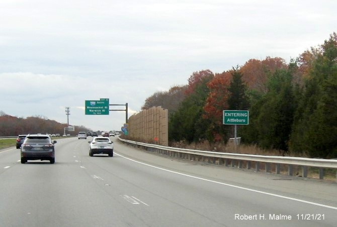 Recently placed town boundary sign for Attleboro on I-95 South prior the I-295 South exit, November 2021