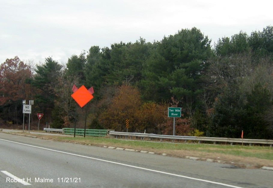 Recently placed bridge crossing sign on I-95 South in Attleboro, November 2021