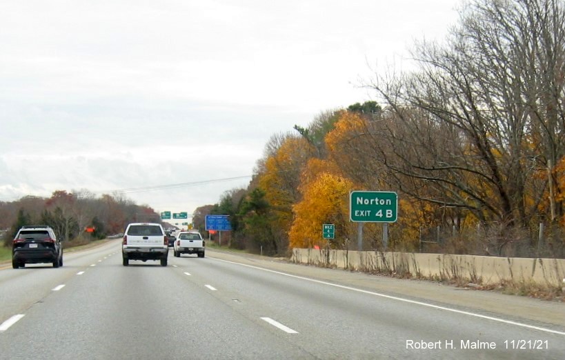 Recently placed auxiliary sign for MA 123 exit on I-95 South in Attleboro, November 2021