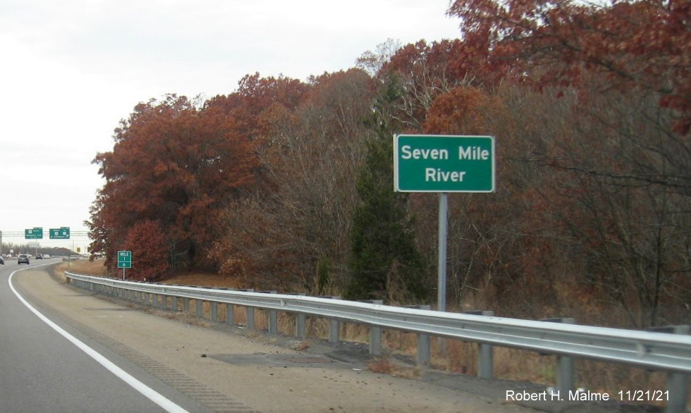 Recently placed bridge crossing sign on I-95 South in Attleboro, November 2021