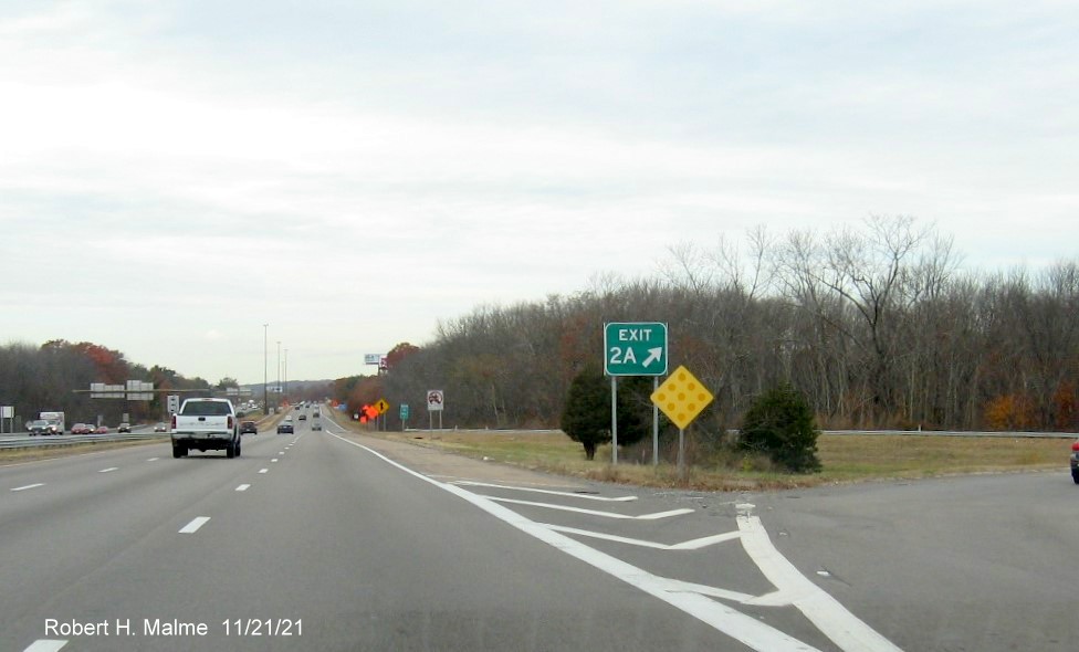 Recently placed new gore sign for MA 1A South exit on I-95 South in Attleboro, November 2021