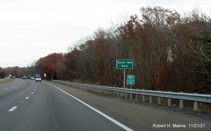 Recently placed new bridge crossing sign on I-95 North in Attleboro, November 2021