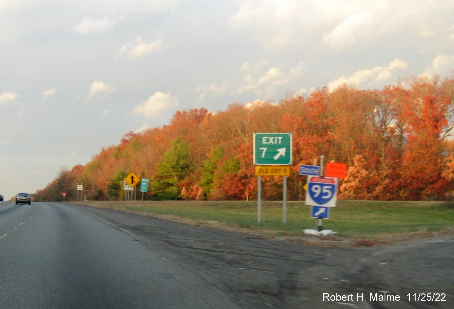 Image of new gore sign installed for the To MA 152 exit on I-95 North in North Attleborough, November 2022