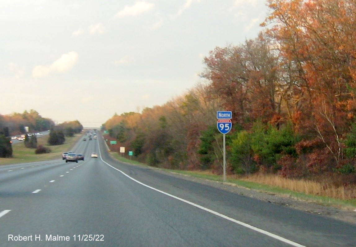 Image of new I-95 North reassurance marker beyond the To MA 152 exit in North Attleborough, November 2022