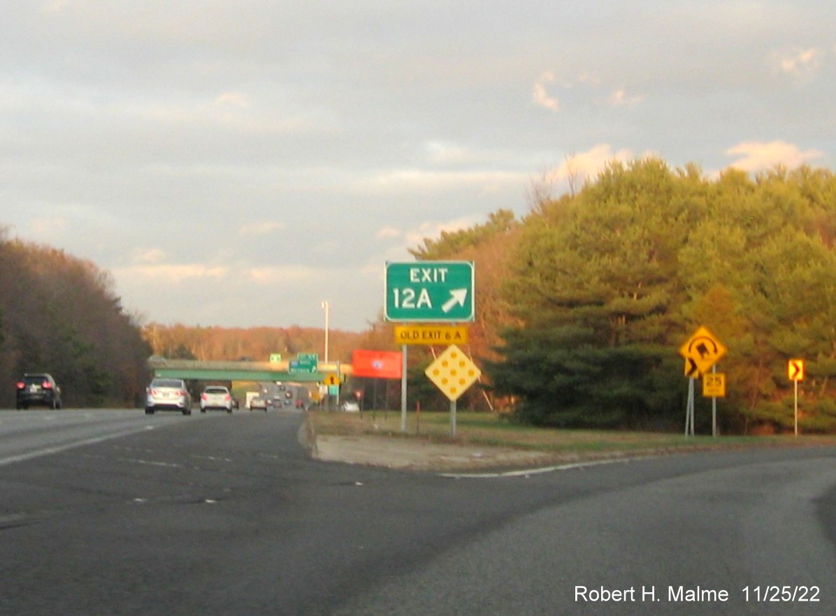 Image of new gore sign installed for the I-495 South exit on I-95 North in Mansfield, November 2022