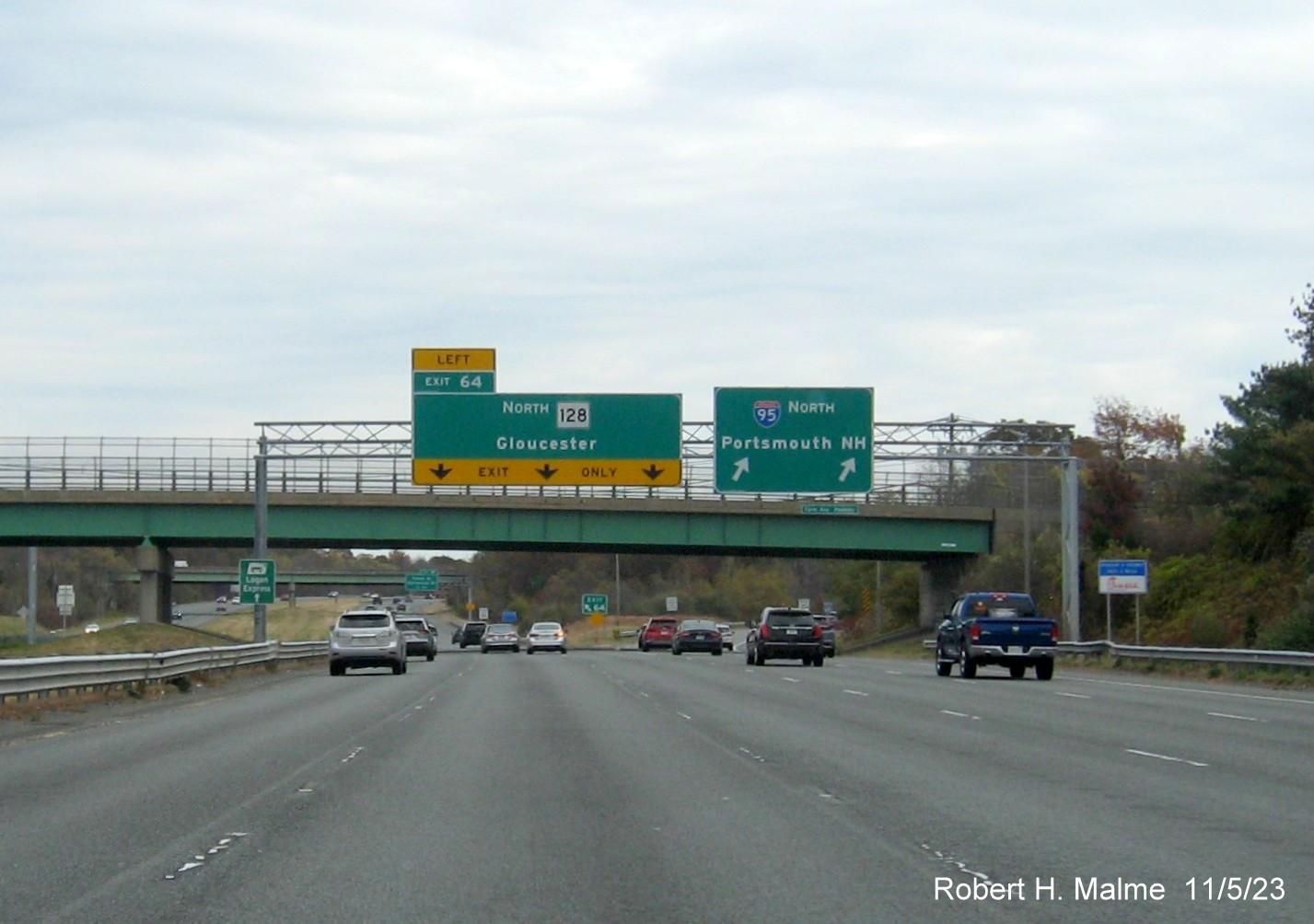 Image of overhead signage at MA 128 North exit on I-95 North in Peabody, November 2023