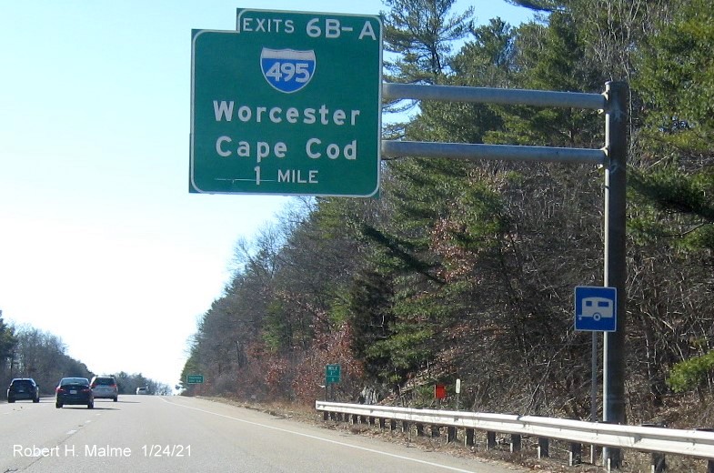 Image of orange contractor tag marking future site of 1-Mile advance sign for I-495 exit still without a foundation on I-95 South in Mansfield, January 2021