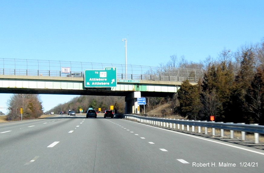 Image of orange contractor tag marking future site of overhead ramp sign for To MA 152 exit on I-95 North in North Attleboro, January 2021