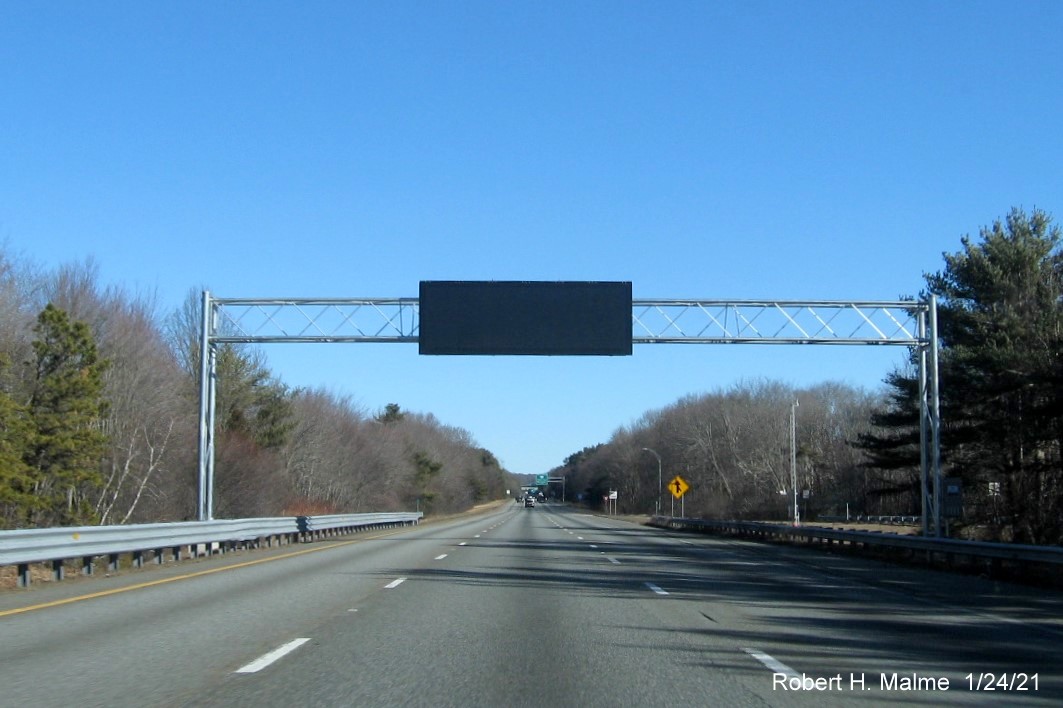 Image of new gantry with variable message sign on I-95 North in Mansfield, January 2021