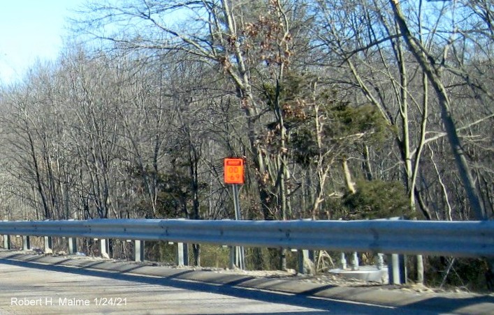 Image of orange contractor tag marking future site of 1 mile advance overhead sign for Neponset Street exits on I-95 North in Sharon, January 2021