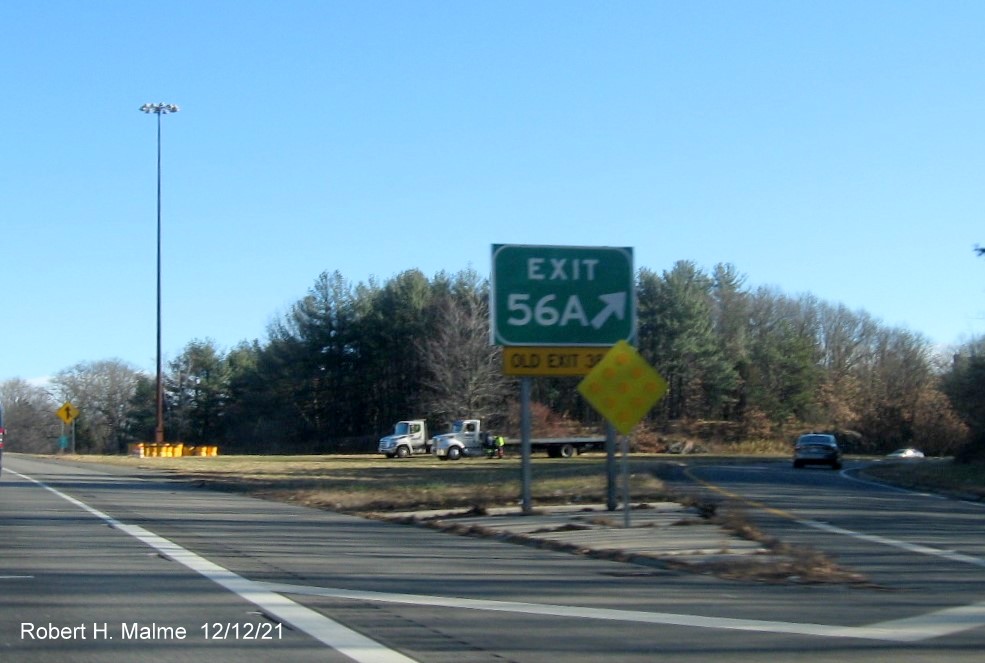 Image of recently installed gore sign for MA 28 South exit on I-95/MA 128 North in Reading, December 2021