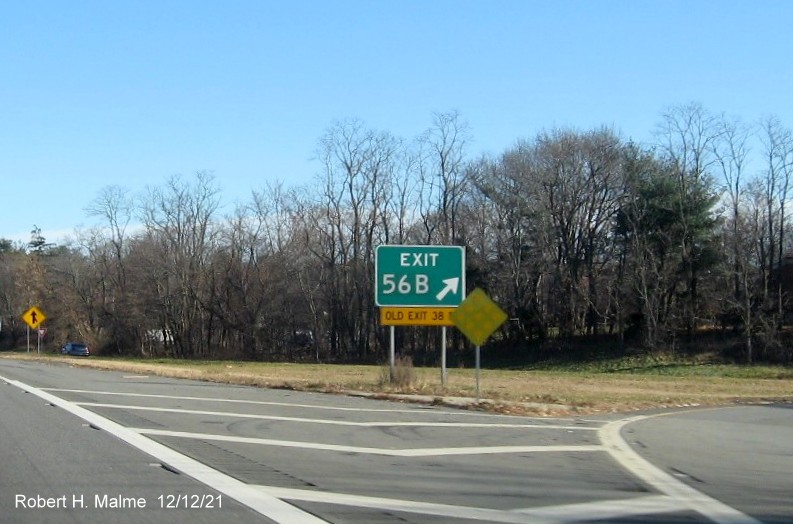 Image of recently older gore sign for MA 28 North exit on I-95/MA 128 North in Reading, December 2021