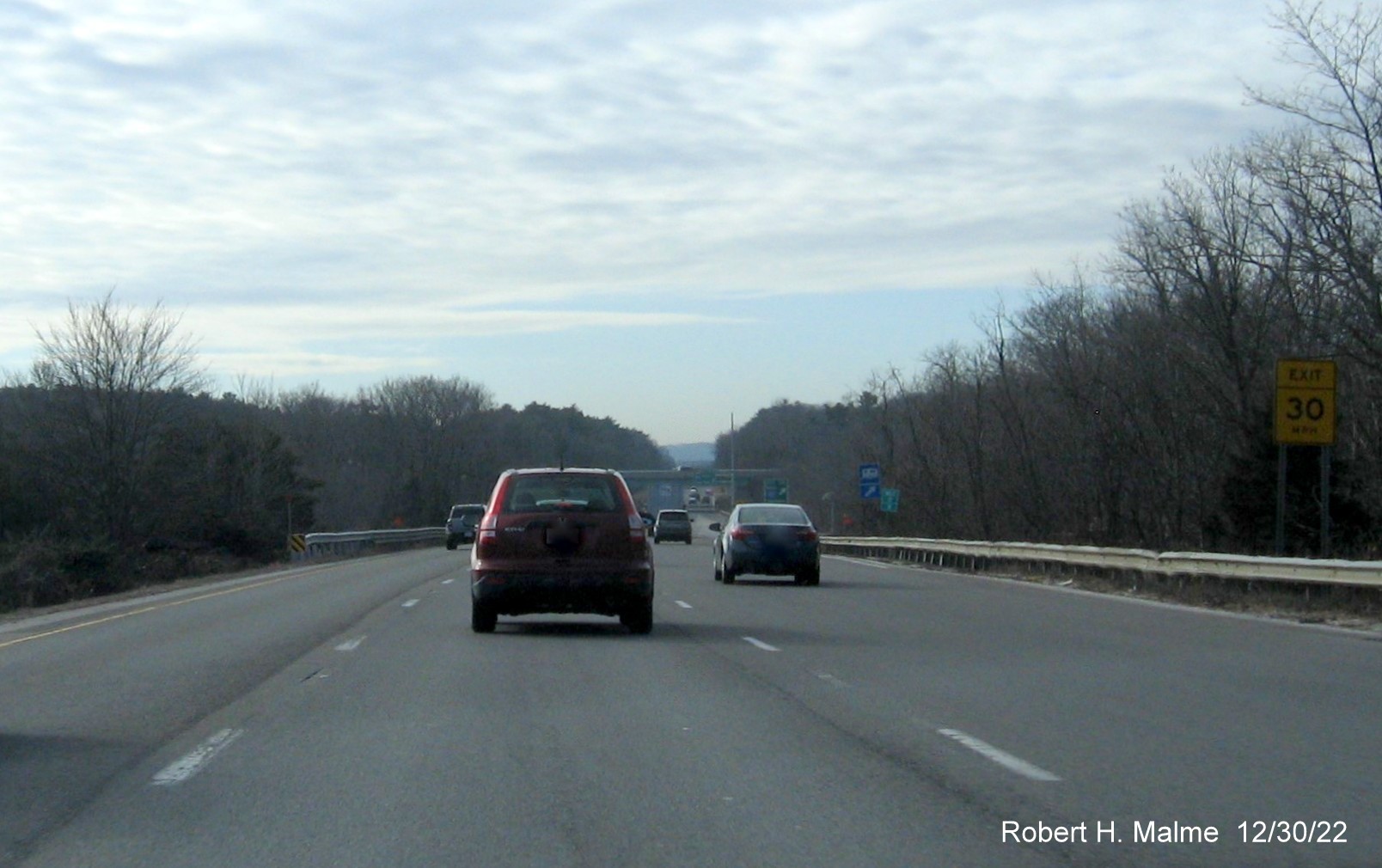 Image of former location of new overhead signs approaching the off-ramp for I-495 North on I-95 South in Foxboro, December 2022