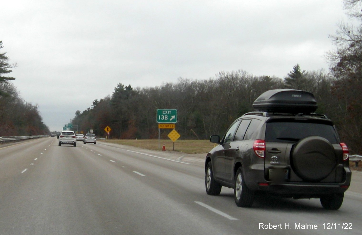 Image of newly placed gore sign for the MA 140 North exit on I-95 South in Foxboro, December 2022