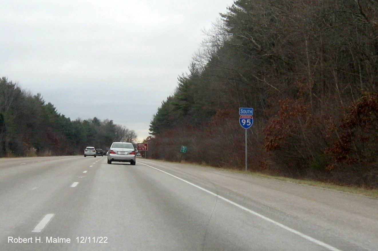 Image of newly placed South I-95 reassurance marker after MA 140 exits in Foxboro, December 2022