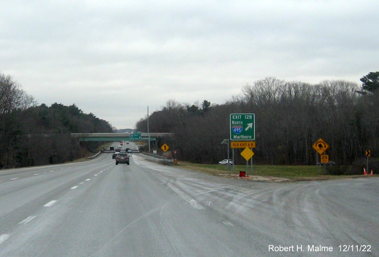 Image of newly placed enhanced gore sign for I-495 North exit on I-95 South in Foxboro, December 2022