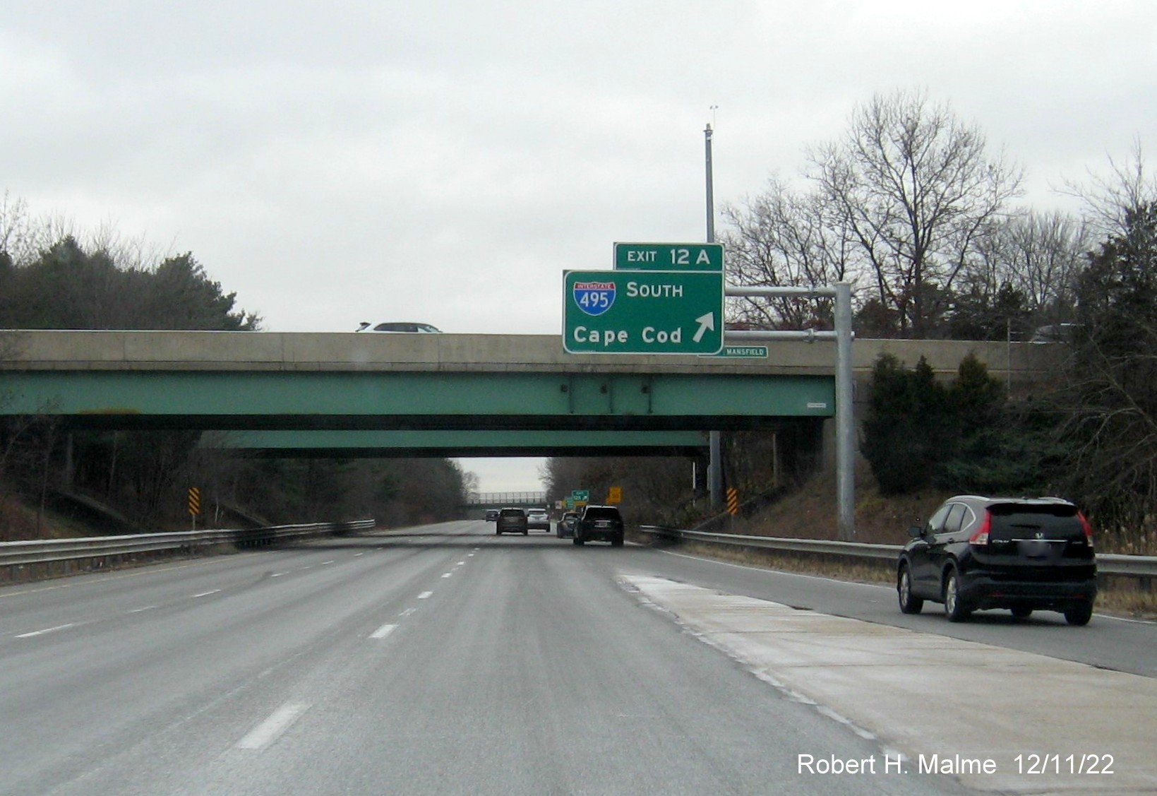 Image of newly placed overhead ramp sign for I-495 South exit on I-95 South in Foxboro, August 2022
