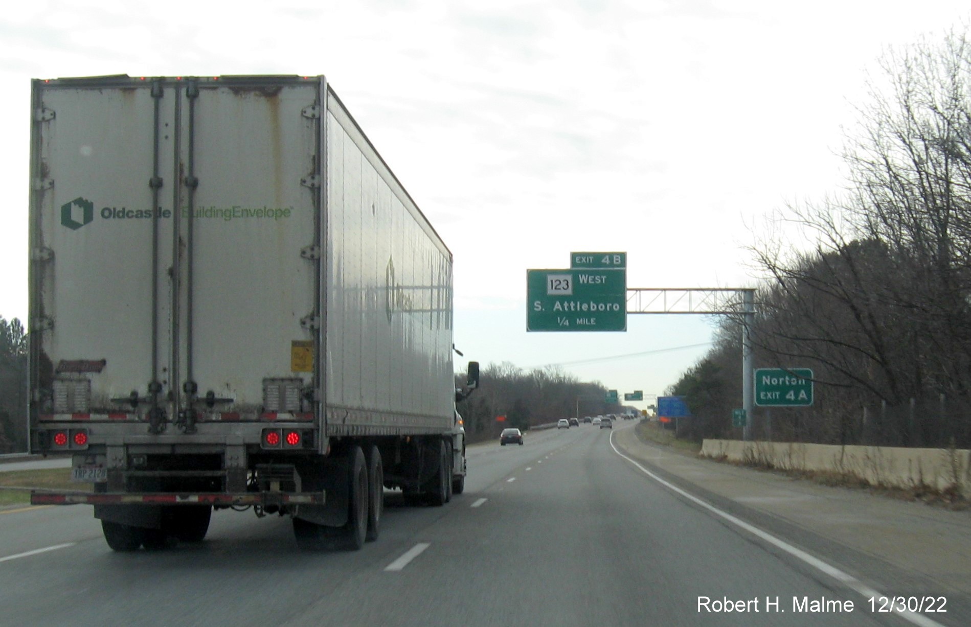 Image of fixed auxiliary sign for MA 123 East exit on I-95 South in Attleboro, December 2022