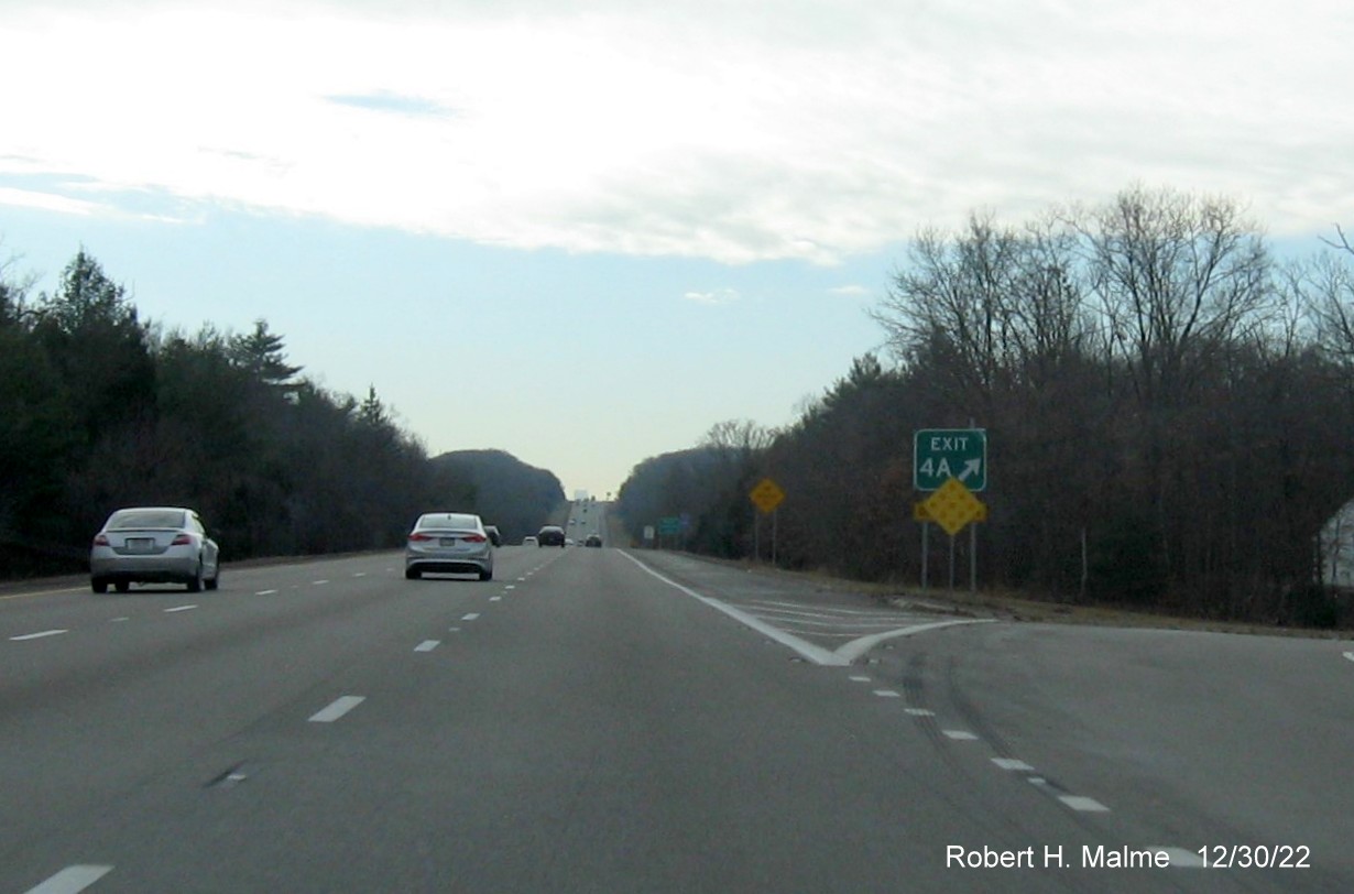 Image of recently replaced gore sign for the MA 123 East exit on I-95 South in Attleboro, December 2022