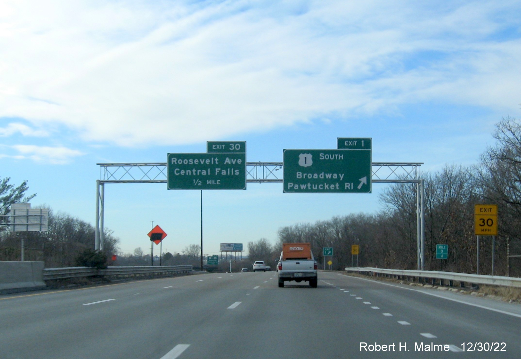 Image of recently placed overhead signage at ramp for US 1 South exit on I-95 South in Attleboro, sign for RI exit has old exit number, December 2022