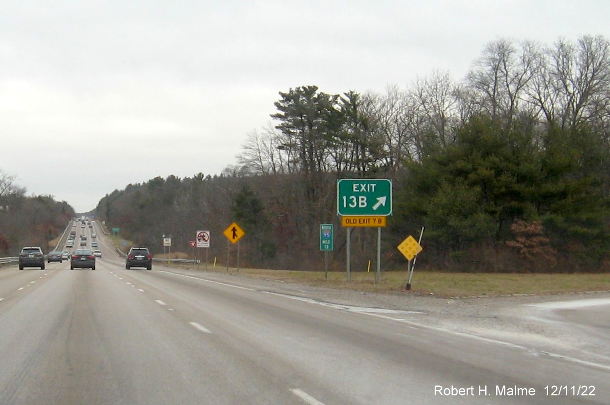 Image of recently placed gore sign for the MA 140 North exit on I-95 North in Foxboro, December 2022