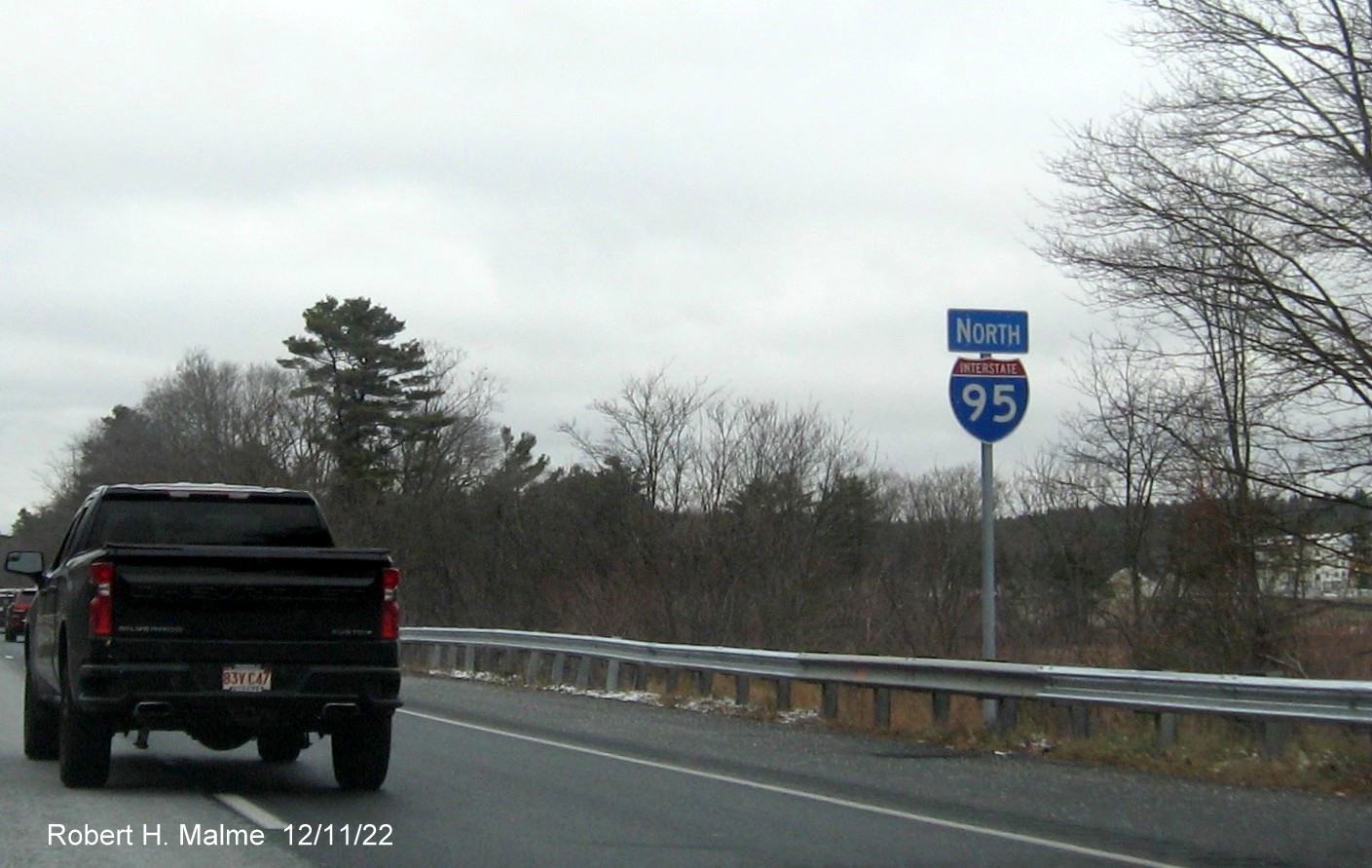 Image of newly placed gore sign for the South Main Street/Mechanic Street exit on I-95 North in Foxboro, December 2022