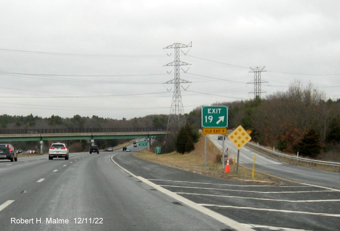 Image of newly placed gore sign for US 1 to MA 27 exit on I-95 North in Walpole, December 2022