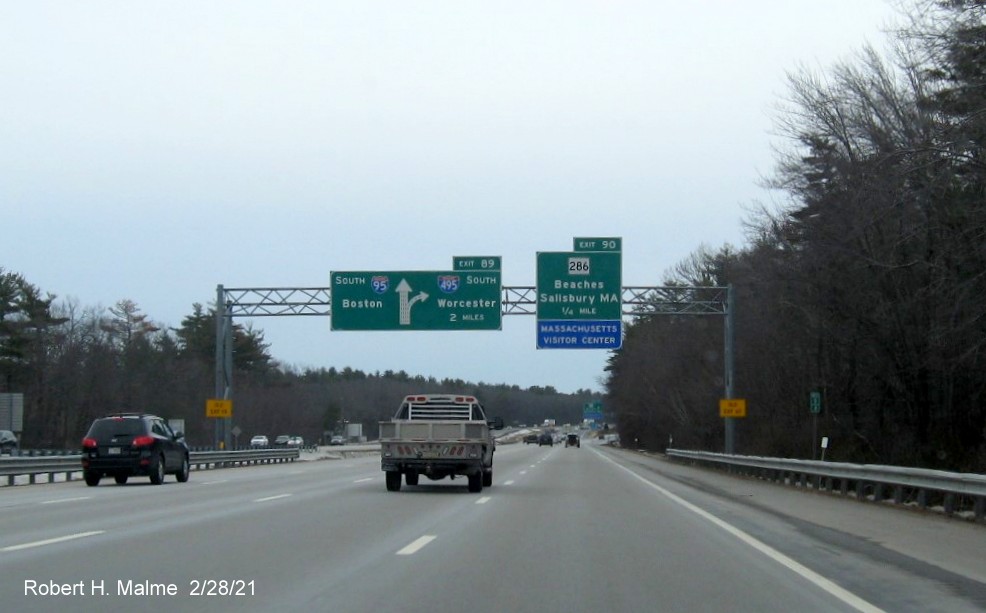 Image of overhead 1 mile advance sign for the MA 286 exit with new milepost based exit number on I-95 South in Seabrook, NH, April 2023