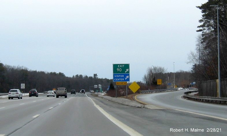 Image of gore sign for the MA 286 exit with new milepost based exit number and yellow old exit number sign below on I-95 South in Seabrook, NH, February 2021