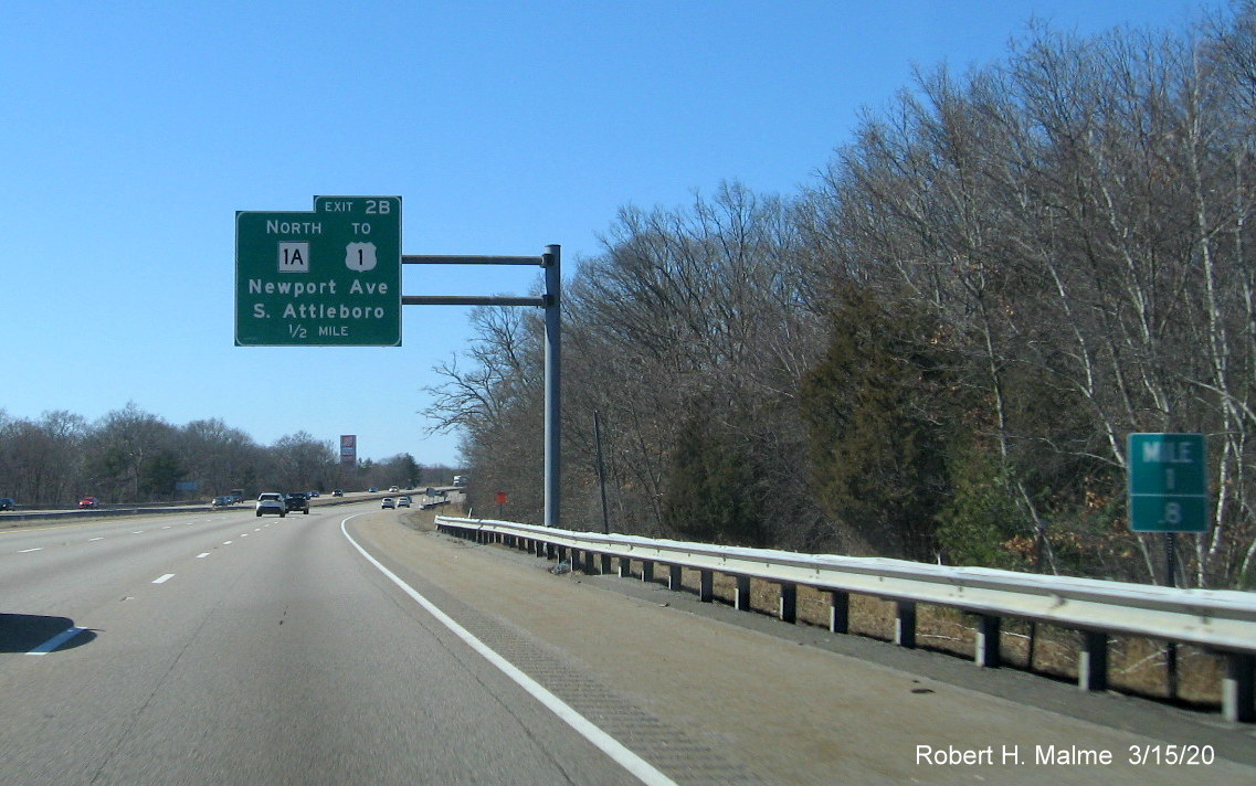 Image of orange contractor tag marking place of futuer 1/2 mile advance sign for MA 1A North exit on I-95 South in Attleboro