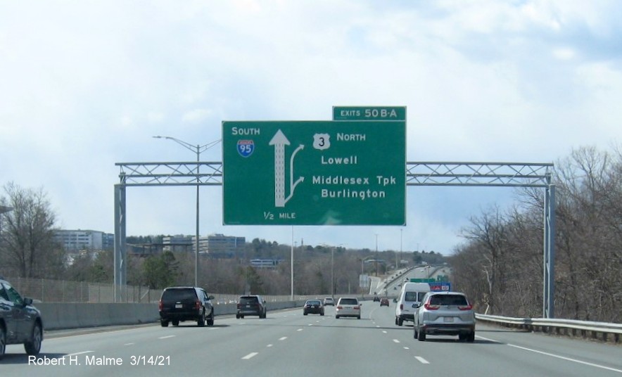 Image of 1/2 Mile advance diagrammatic signs for US 3 North/Middlesex Parkway exits with new milepost based exit numbers on I-95/MA 128 South in Burlington, March 2021