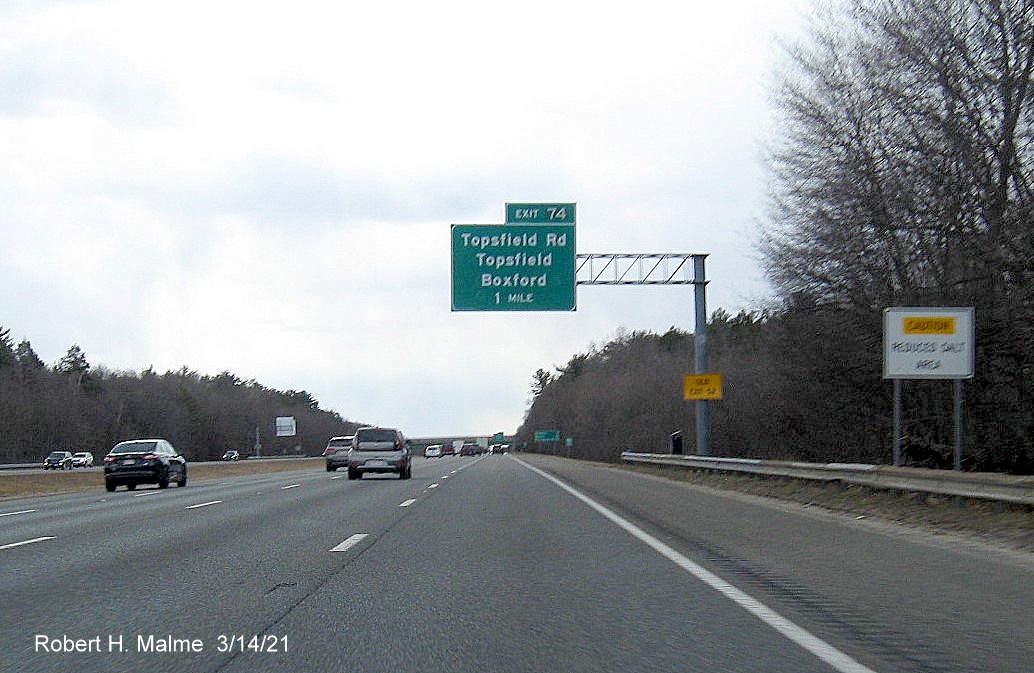 Image of 1 Mile advance overhead sign for Topsfield Road with new milepost based exit number and yellow old exit advisory sign on support on I-95 South in Boxford, March 2021