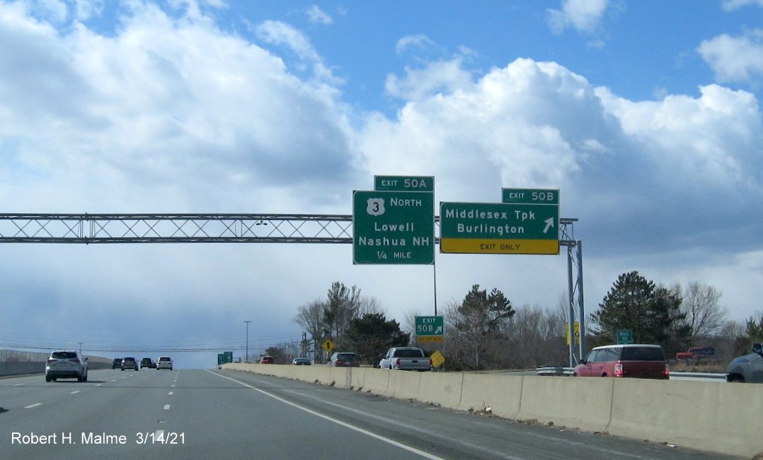 Image of overhead C/D ramp signs for US 3 North/Middlesex Parkway exits with new milepost based exit numbers on I-95/MA 128 South in Burlington, March 2021