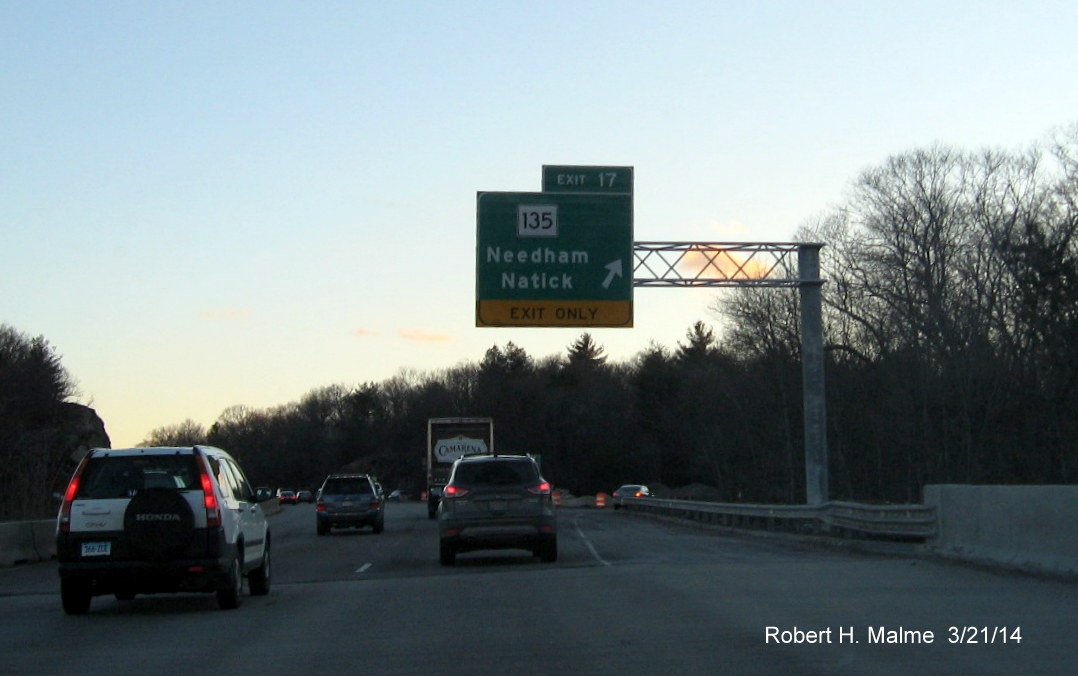Image of overhead exit sign for MA 125 on I-95 South in Dedham