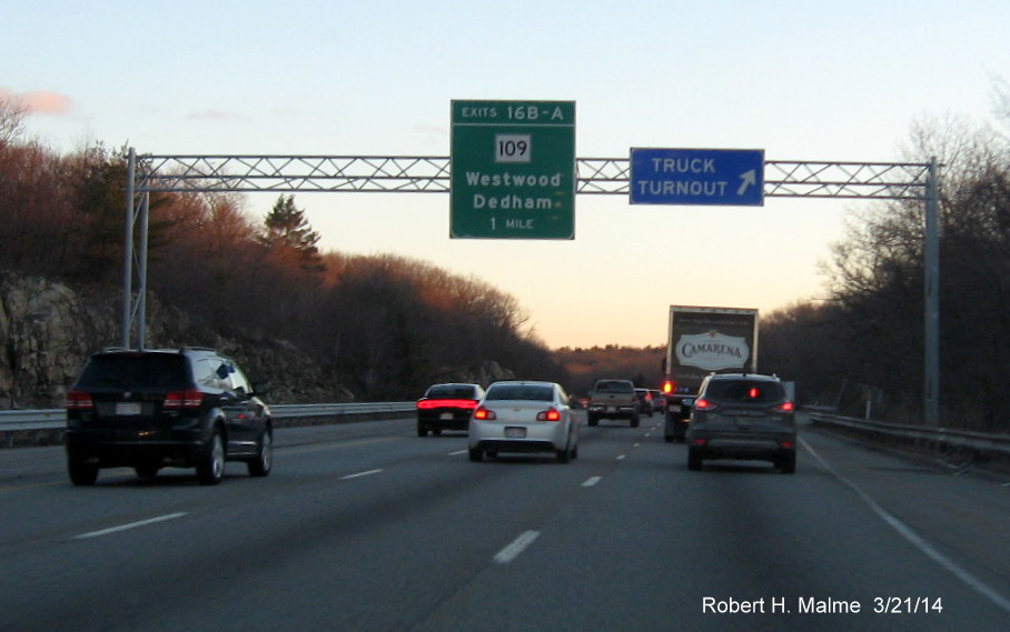 Image of new overhead exit sign for MA 109 on I-95 South in Dedham