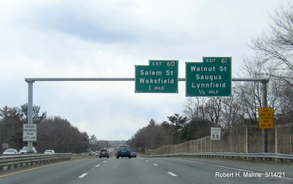 Image of advance overhead signage for Walnut and Salem Street exits with new milepost based exit numbers on I-95 South in Lynnfield, March 2021
