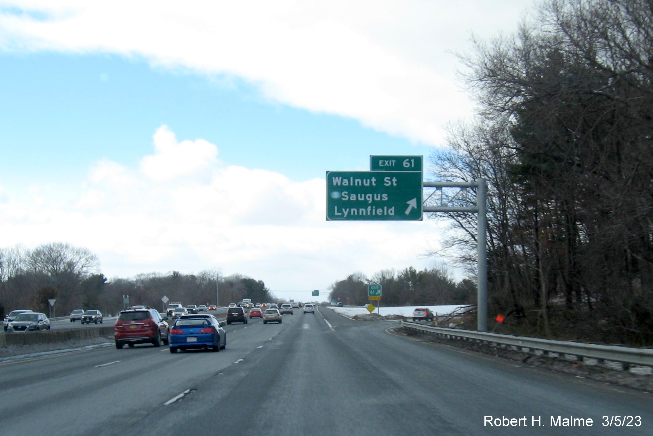 Image of recently placed overhead ramp sign for Walnut Street exit on I-95/MA 128 South in Lynnfield, March 2023