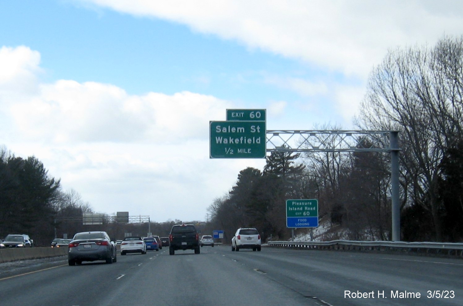 Image of recently placed 1/2 mile advance overhead sign for Salem Street exit on I-95/MA 128 South in Wakefield, March 2023