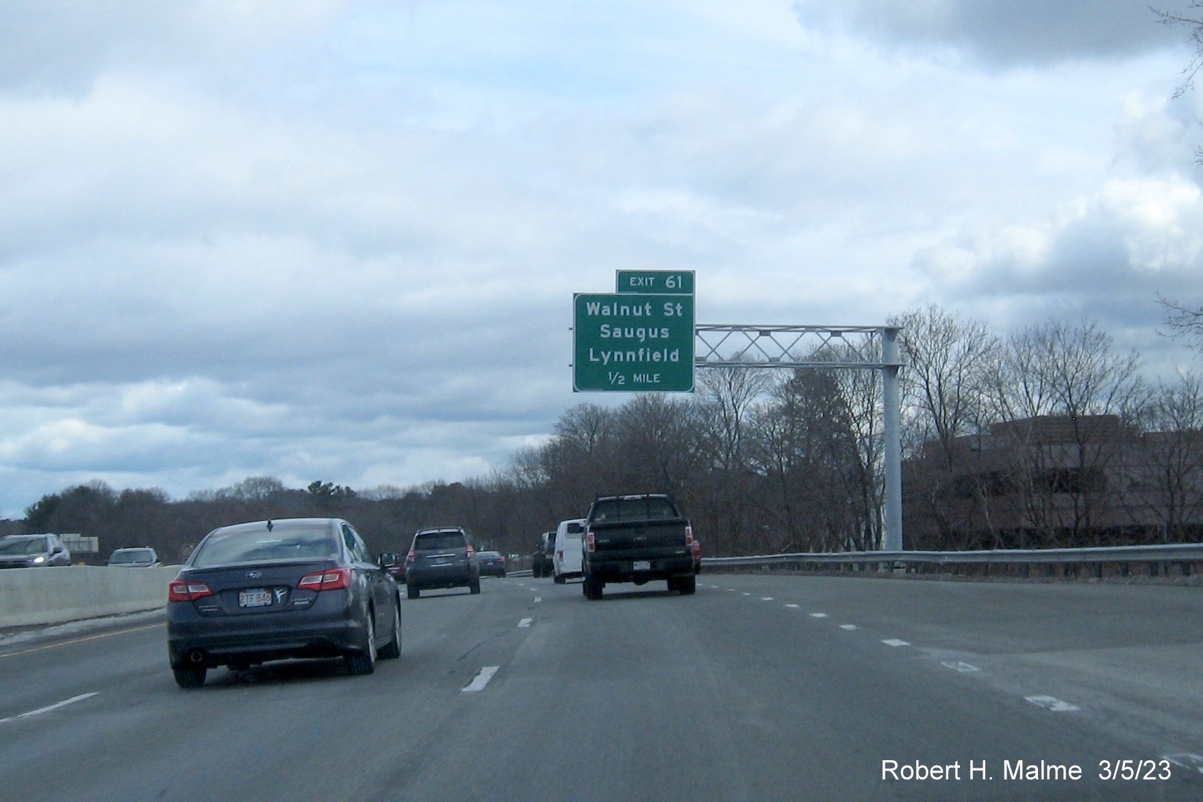 Image of recently placed 1 mile advance overhead sign for MA 129 exit on
                                     I-95/MA 128 North in Lynnfield, March 2023