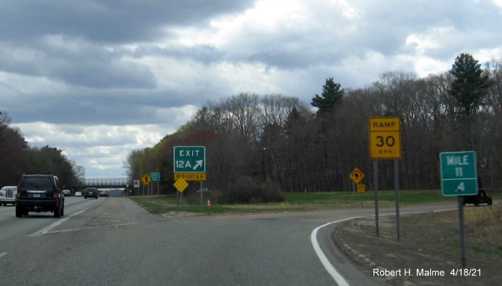 Image of gore sign for I-495 North exit with new milepost based exit numbers and yellow Old Exit 6 A sign attached below on I-95 South in Mansfield, April 2021